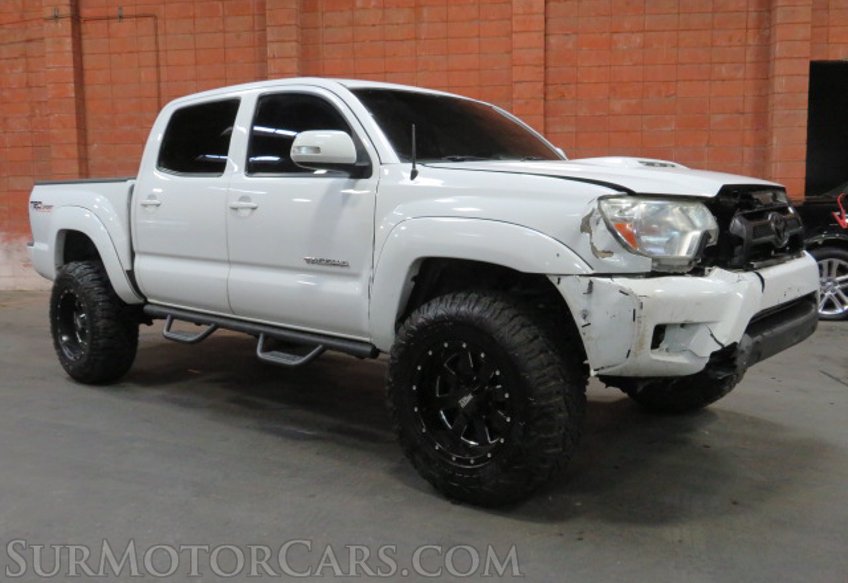2015 Toyota Tacoma - Image 2