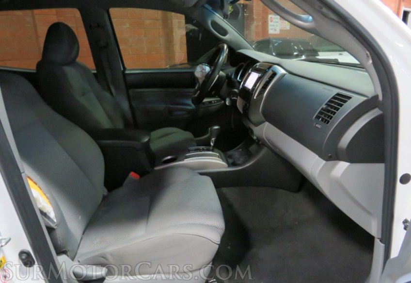 2015 Toyota Tacoma - Image 29