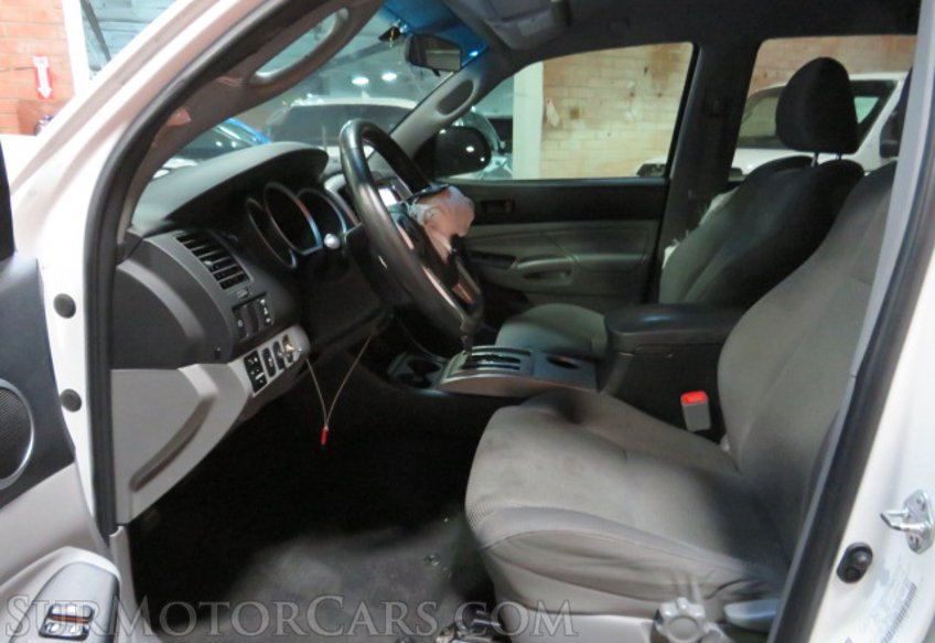 2015 Toyota Tacoma - Image 26