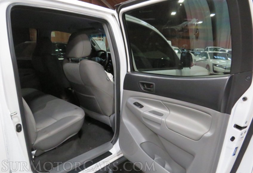 2015 Toyota Tacoma - Image 31