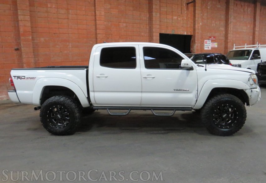 2015 Toyota Tacoma - Image 10