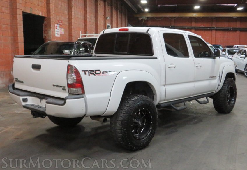 2015 Toyota Tacoma - Image 6