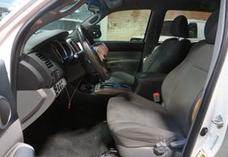 2015 Toyota Tacoma - Image 28