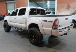 2015 Toyota Tacoma - Image 7