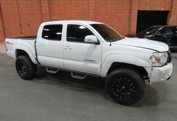 2015 Toyota Tacoma - Image 4