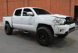 2015 Toyota Tacoma - Image 2