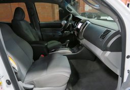 2015 Toyota Tacoma - Image 29