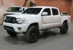 2015 Toyota Tacoma - Image 3