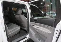 2015 Toyota Tacoma - Image 31