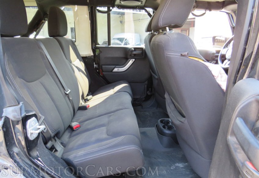2014 Jeep Wrangler Unlimited - Image 31