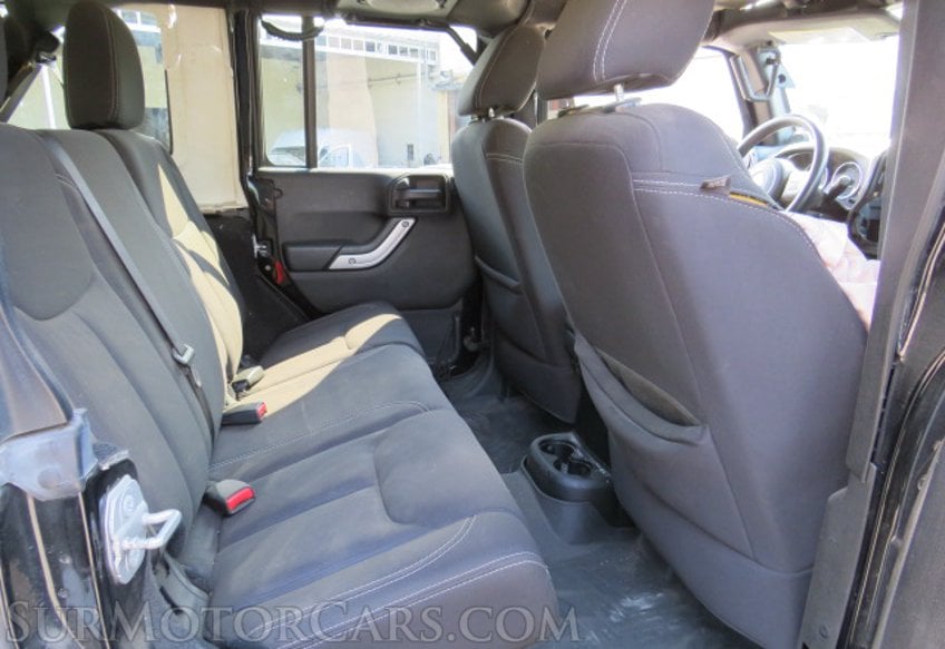 2014 Jeep Wrangler Unlimited - Image 29