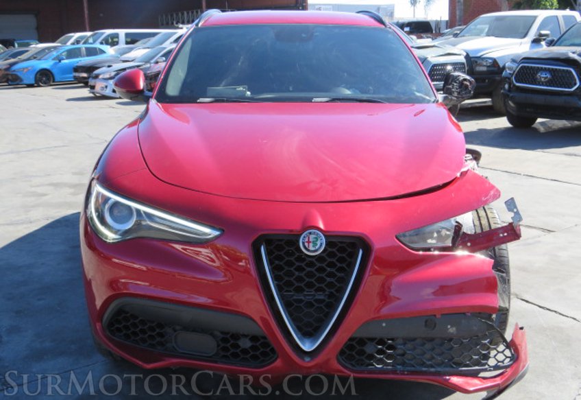 2018 Alfa Romeo Stelvio - Image 11