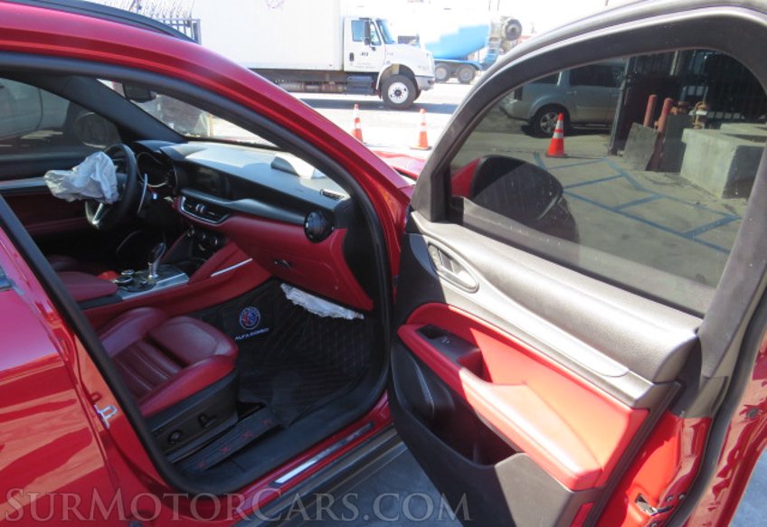 2018 Alfa Romeo Stelvio - Image 21