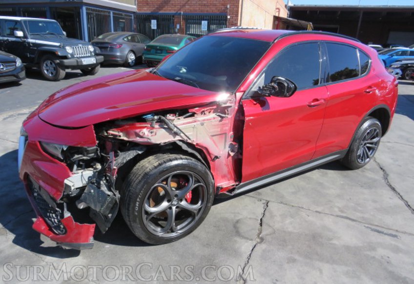 2018 Alfa Romeo Stelvio - Image 2