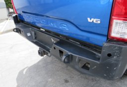 2017 Toyota Tacoma - Image 19