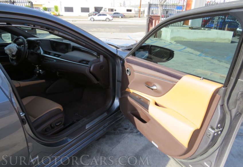 2020 Lexus ES - Image 20