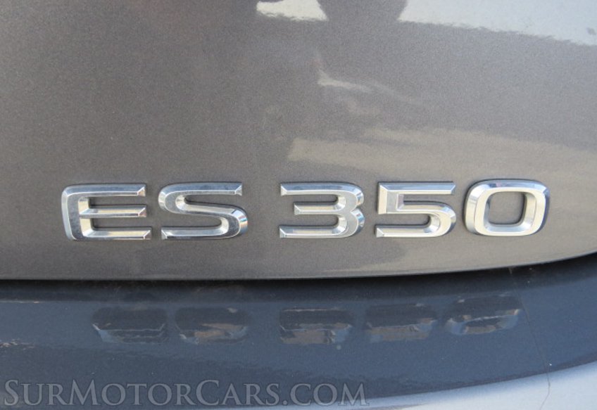 2020 Lexus ES - Image 18