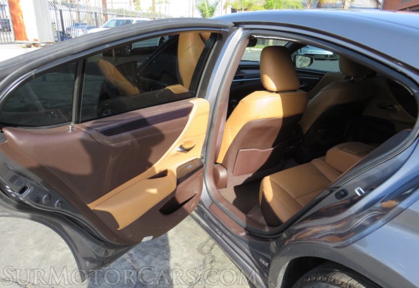 2020 Lexus ES - Image 21