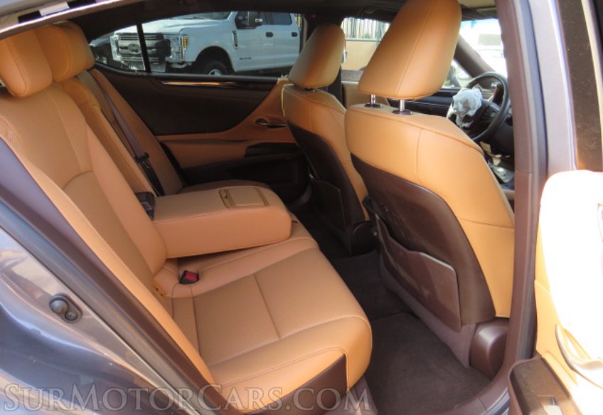 2020 Lexus ES - Image 30