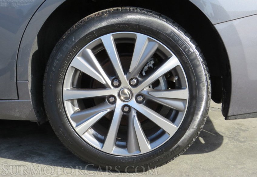 2020 Lexus ES - Image 16