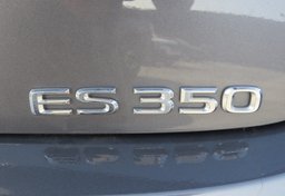 2020 Lexus ES - Image 18