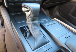 2020 Lexus ES - Image 46