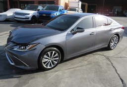 2020 Lexus ES - Image 1