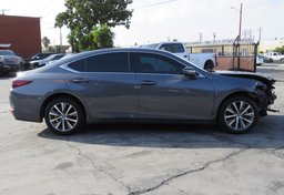 2020 Lexus ES - Image 11