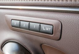 2020 Lexus ES - Image 41