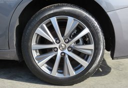 2020 Lexus ES - Image 16