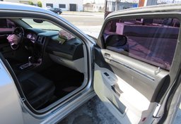 2007 Chrysler 300 - Image 18