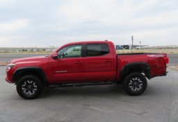 2018 Toyota Tacoma - Image 8