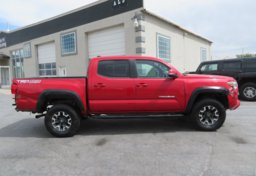 2018 Toyota Tacoma - Image 9