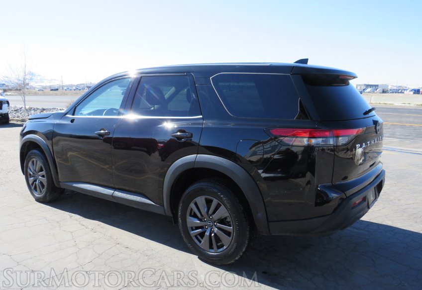 2022 Nissan Pathfinder - Image 2
