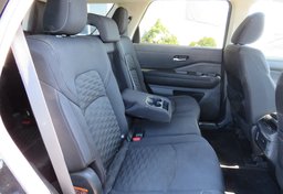 2022 Nissan Pathfinder - Image 25