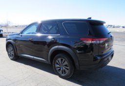 2022 Nissan Pathfinder - Image 2