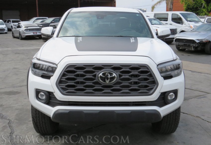 2020 Toyota Tacoma 4WD - Image 9