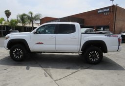 2020 Toyota Tacoma 4WD - Image 11