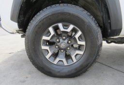2020 Toyota Tacoma 4WD - Image 18