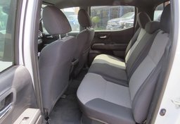 2020 Toyota Tacoma 4WD - Image 33