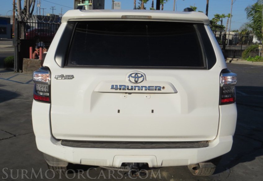 2021 Toyota 4Runner - Image 13