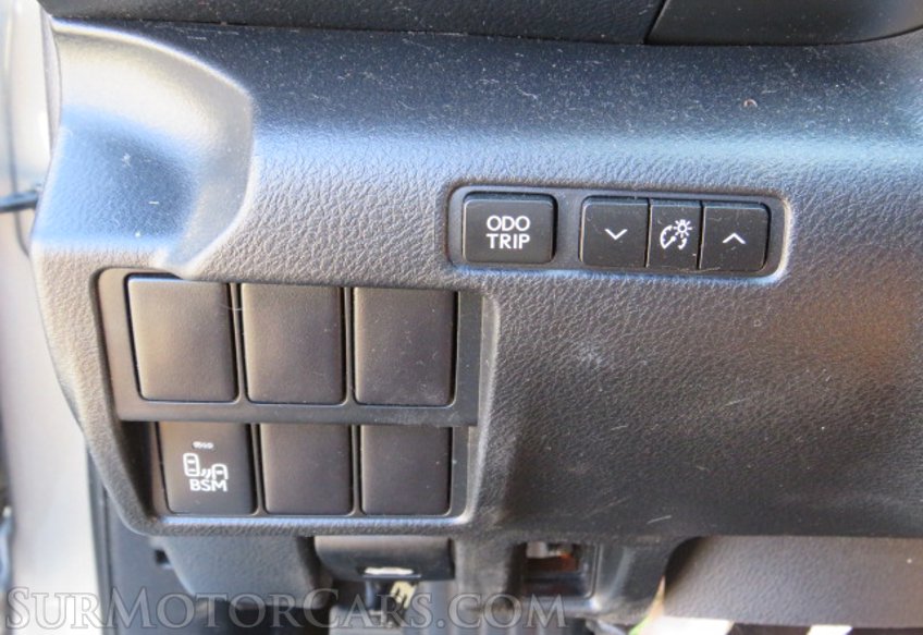 2016 Lexus IS 200t - Image 40