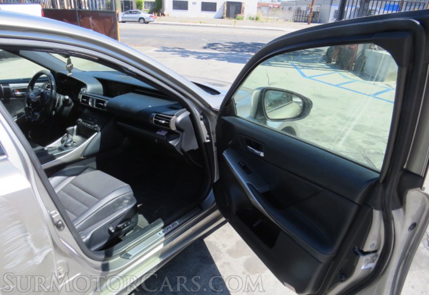 2016 Lexus IS 200t - Image 23