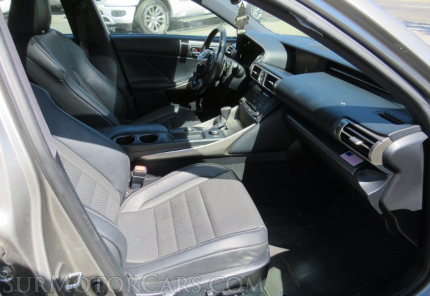 2016 Lexus IS 200t - Image 29