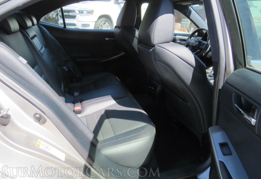 2016 Lexus IS 200t - Image 31