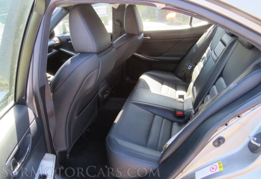 2016 Lexus IS 200t - Image 32