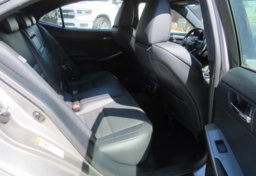 2016 Lexus IS 200t - Image 31