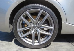 2016 Lexus IS 200t - Image 17