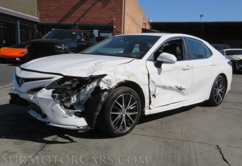 2022 Toyota Camry - Image 3