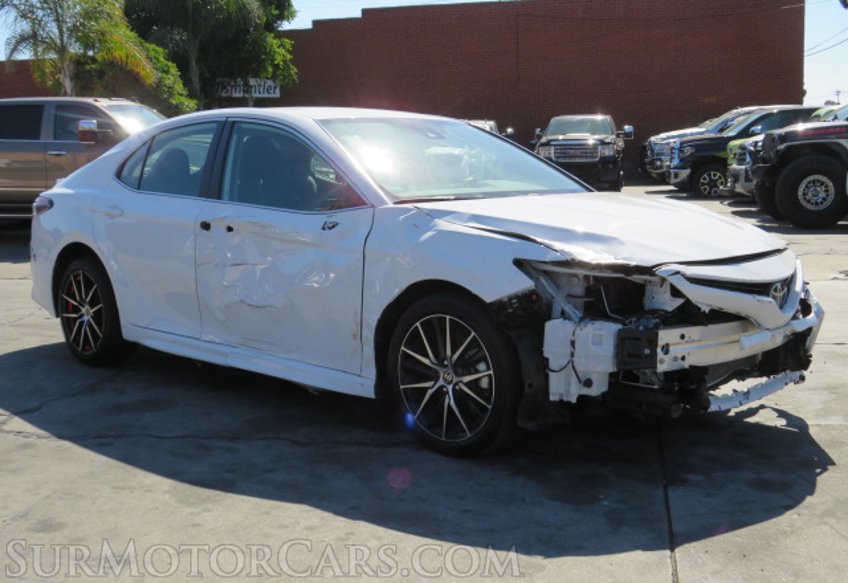 2022 Toyota Camry - Image 4